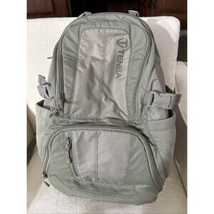 Tenba 637-322 Photo/Tablet DayPack Backpack Great Used Condition
